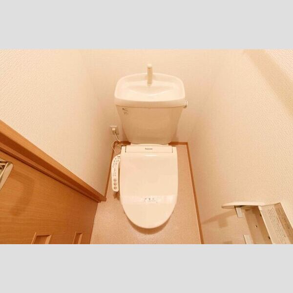 トイレ (トイレ)