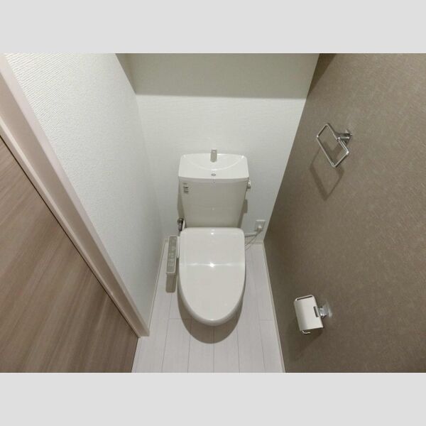 トイレ (トイレ)