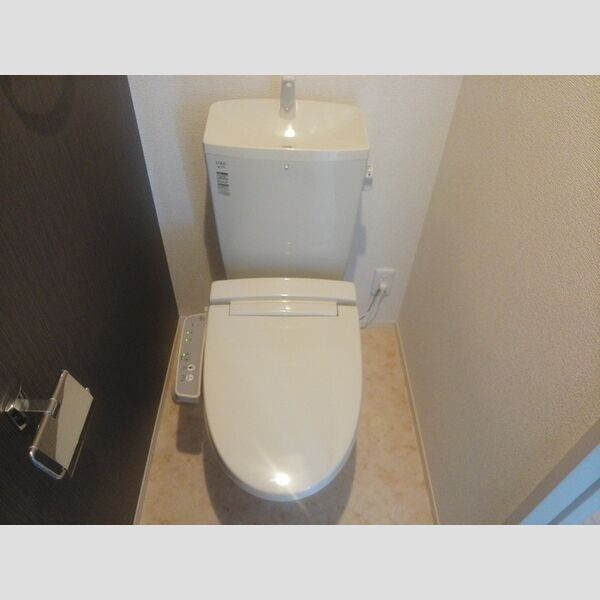 トイレ (トイレ)