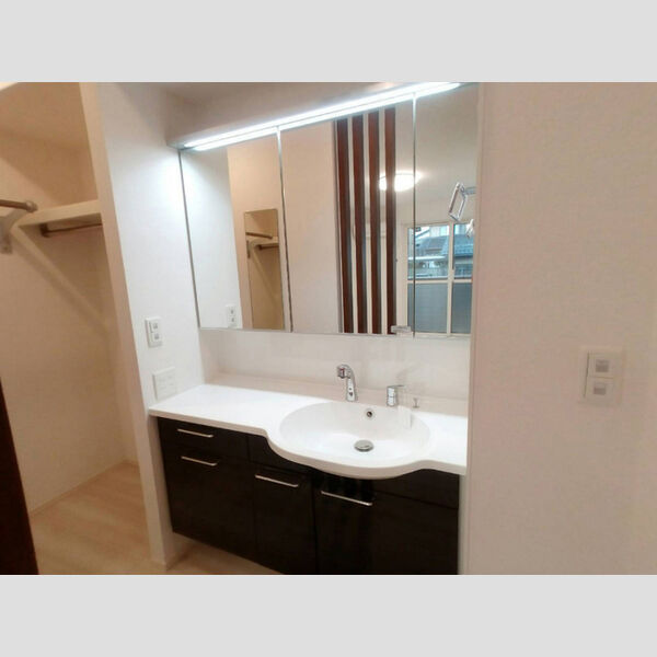 洗面所 (洗髪洗面化粧台)