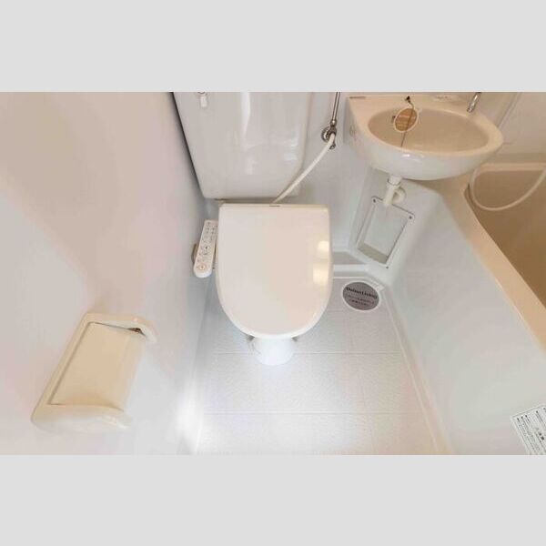 トイレ (トイレ)