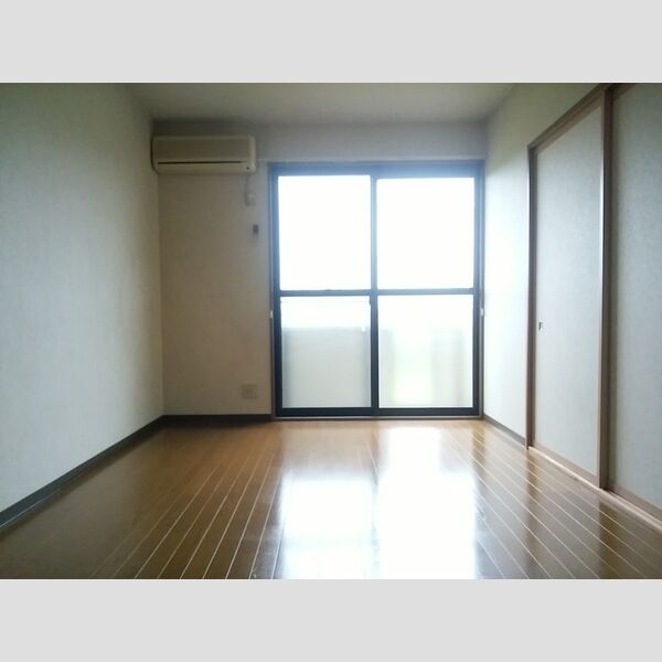 居室・リビング (和室隣の洋室)