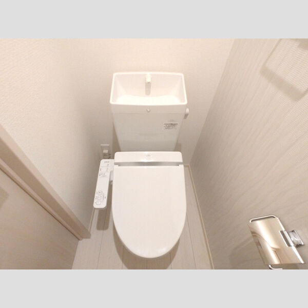 トイレ (トイレ)