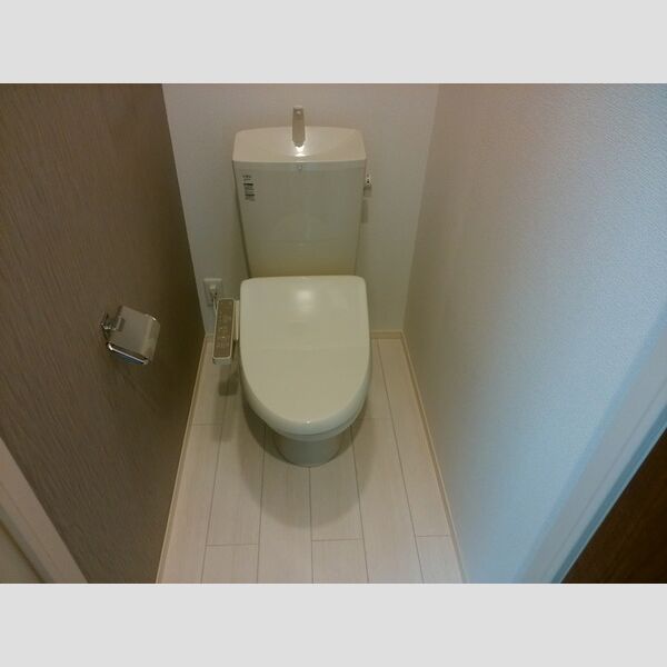 トイレ (トイレ)
