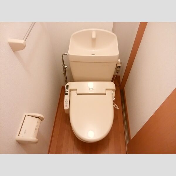 トイレ (トイレ)