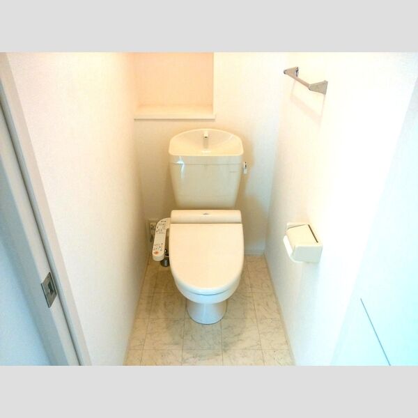 トイレ (トイレ)