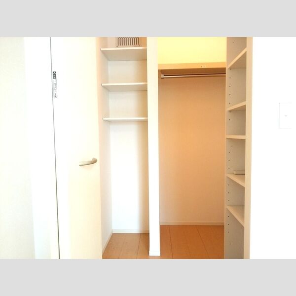 収納 (ウォークインクローゼット)