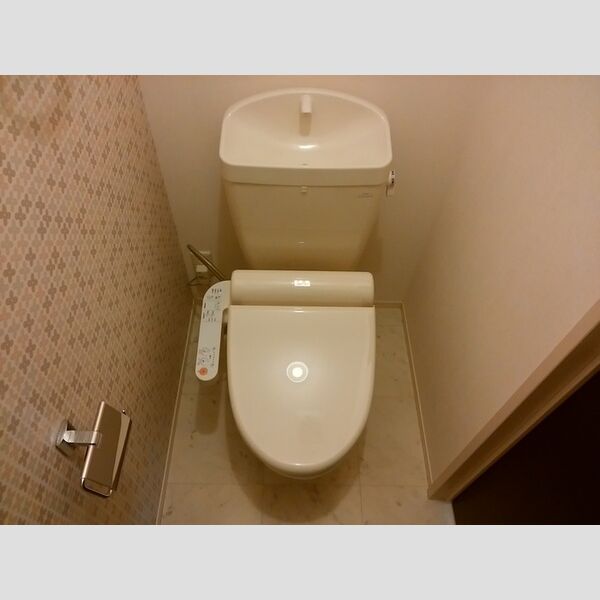 トイレ (トイレ)