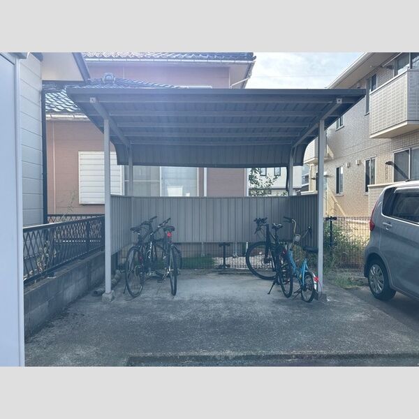 現地周辺 (駐輪場)