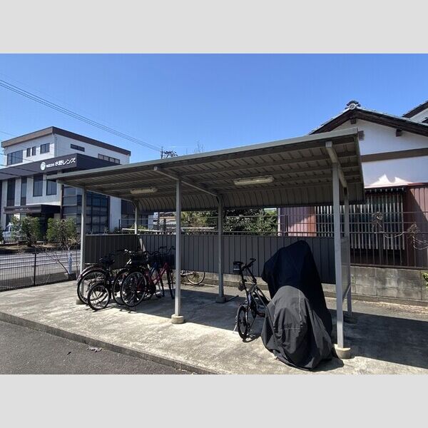 現地周辺 (駐輪場)