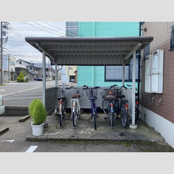現地周辺 (駐輪場)