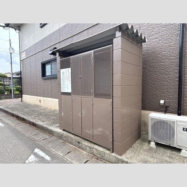 現地周辺 (ゴミステーション)