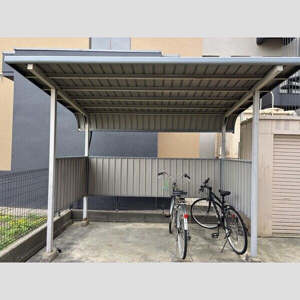 現地周辺 (駐輪場)