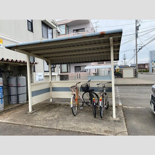 現地周辺 (駐輪場)