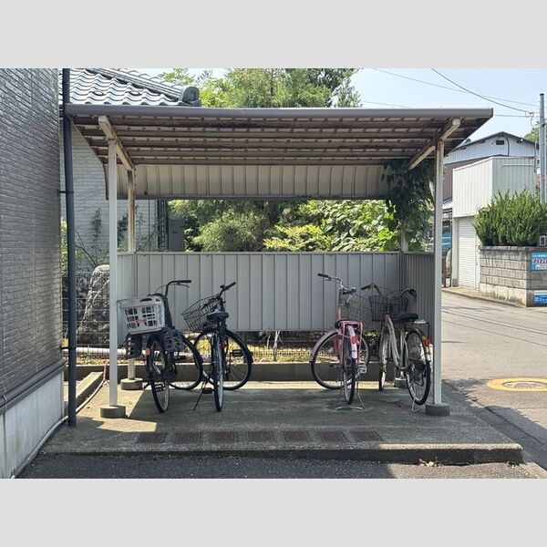 現地周辺 (駐輪場)