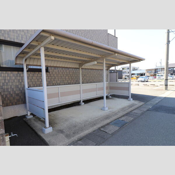 現地周辺 (駐輪場)