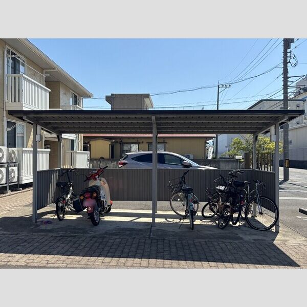 現地周辺 (駐輪場)