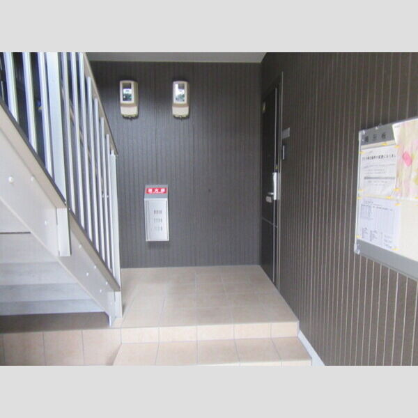 エントランス (共用階段)