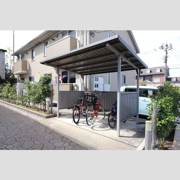 現地周辺 (駐輪場)