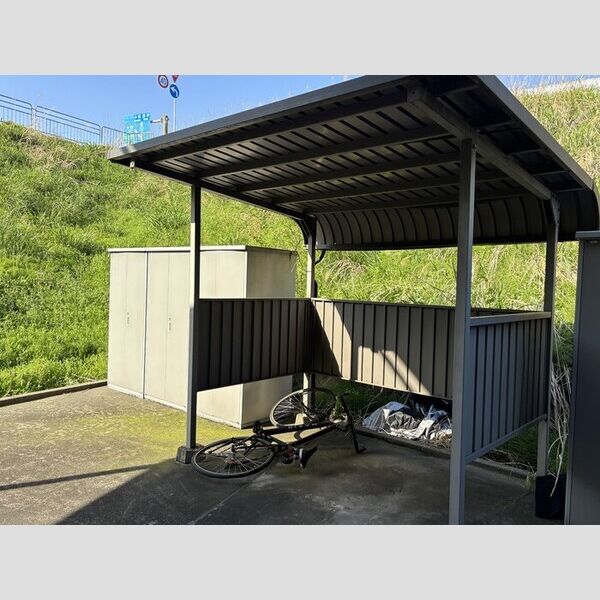 現地周辺 (駐輪場)