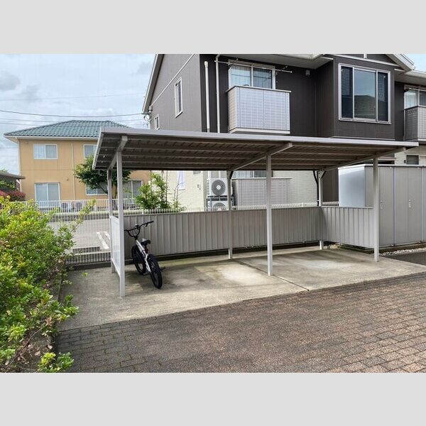 現地周辺 (駐輪場)