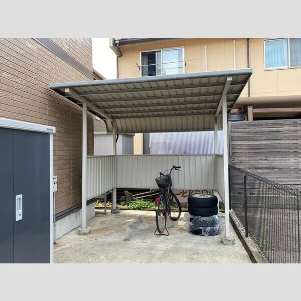 現地周辺 (駐輪場)