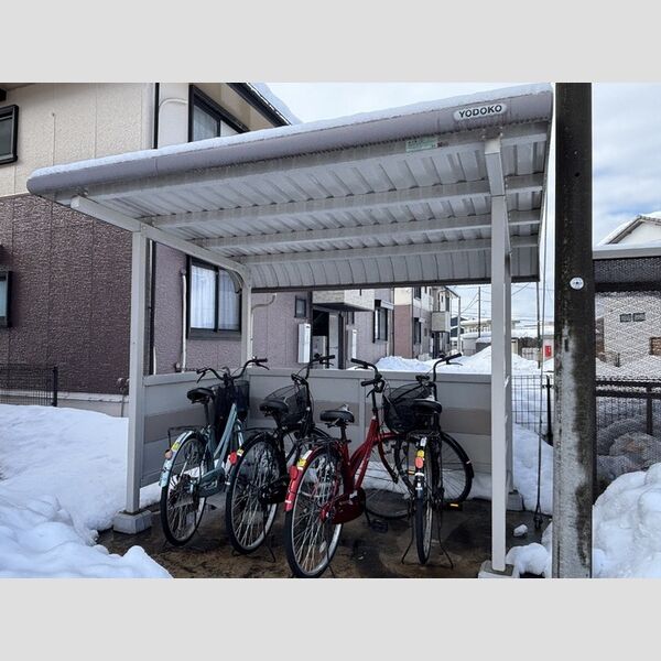 現地周辺 (駐輪場)