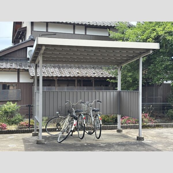 現地周辺 (駐輪場)