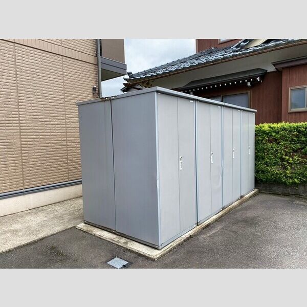 現地周辺 (室外物置)