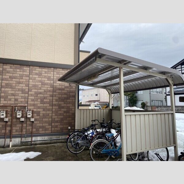 現地周辺 (駐輪場)