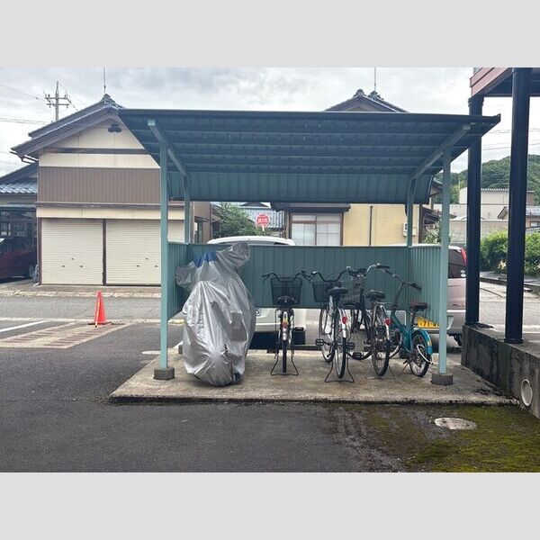 現地周辺 (駐輪場)