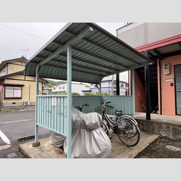 現地周辺 (駐輪場)
