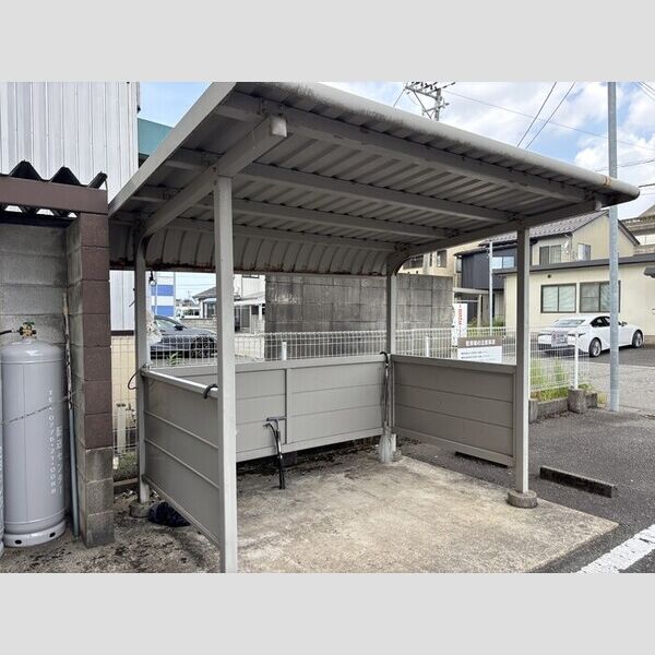 現地周辺 (駐輪場)