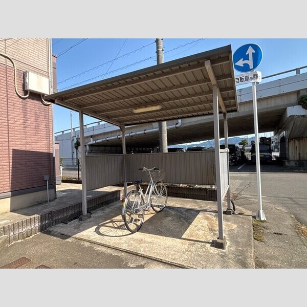 現地周辺 (駐輪場)