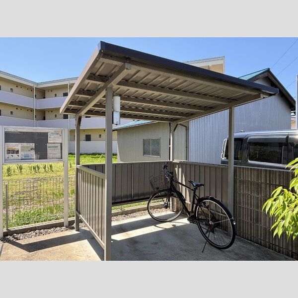 現地周辺 (駐輪場)