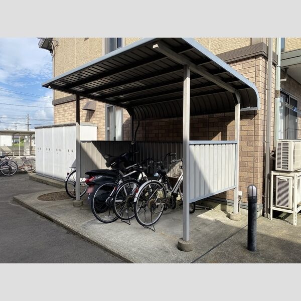 現地周辺 (駐輪場)