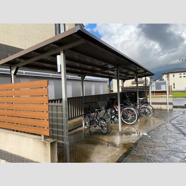 現地周辺 (駐輪場)