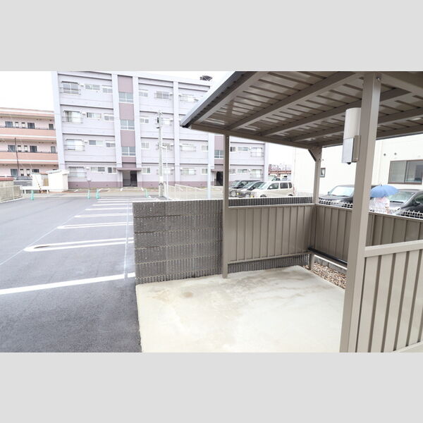 現地周辺 (駐輪場)