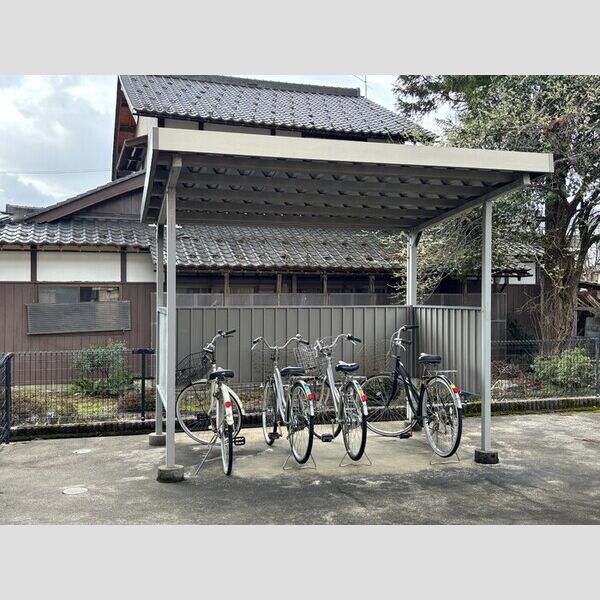現地周辺 (駐輪場)
