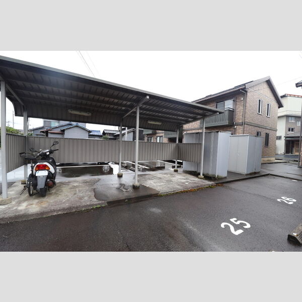 現地周辺 (駐輪場)