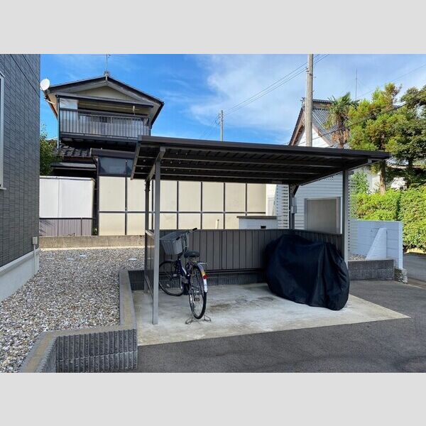 現地周辺 (駐輪場)