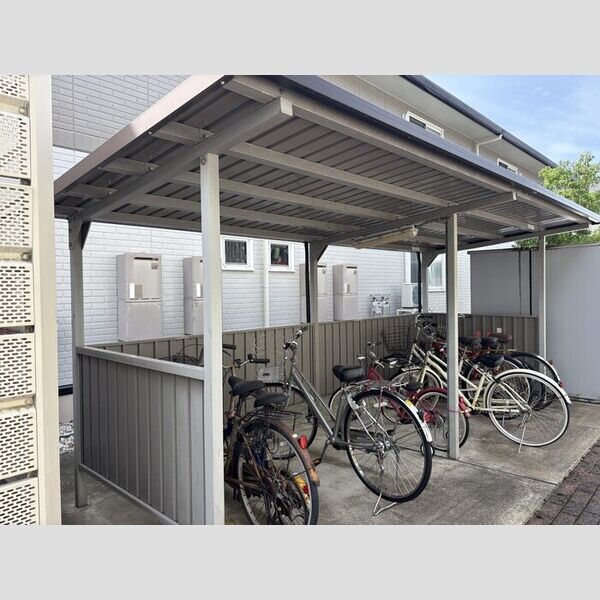 現地周辺 (駐輪場)