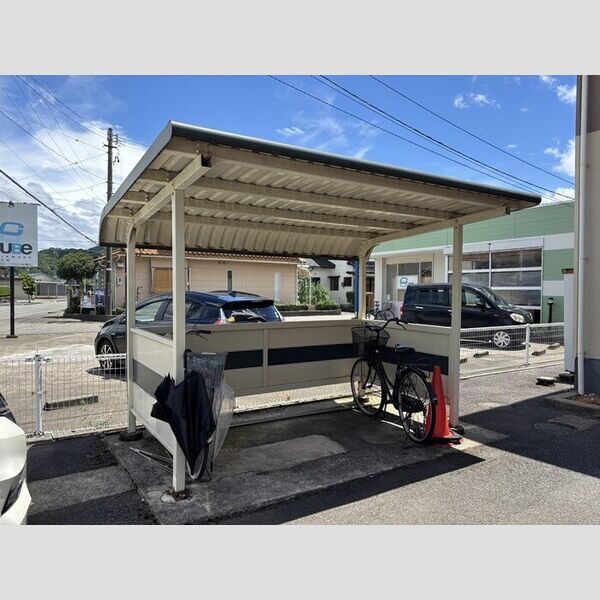 現地周辺 (駐輪場)