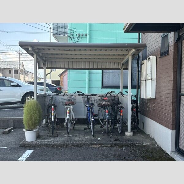 現地周辺 (駐輪場)