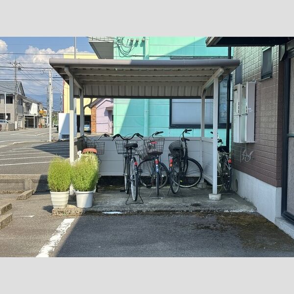 現地周辺 (駐輪場)
