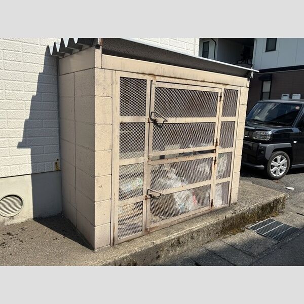 現地周辺 (ゴミステーション)