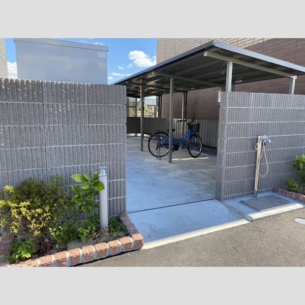 現地周辺 (駐輪場)