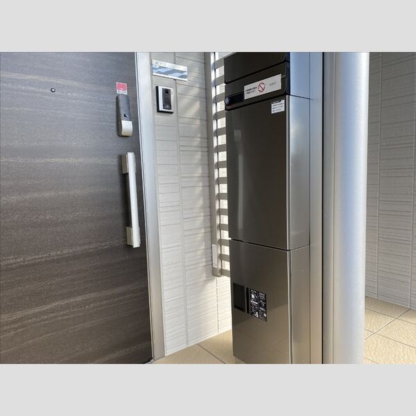 エントランス (宅配ボックス)