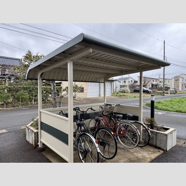 現地周辺 (駐輪場)