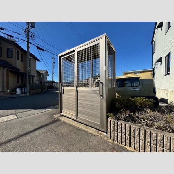 現地周辺 (ゴミ庫)
